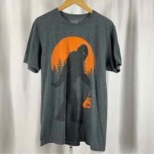 Mad Engine Large Sasquatch Bigfoot Halloween Trick Or Treat Graphic Tee Shirt